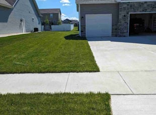 Alexis B.'s lawn maintenance service result