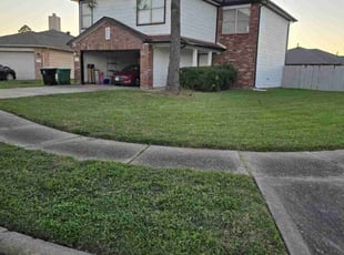 Jessica W.'s lawn maintenance service result