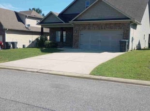 Alyssa D.'s lawn care service result