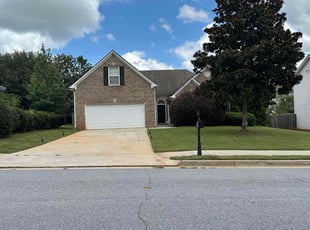 Paola M.'s lawn maintenance service result
