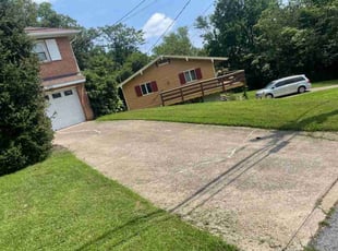 Angelyns R.'s lawn care services service result