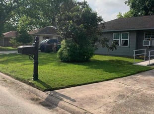 Valencia H.'s lawn service service result