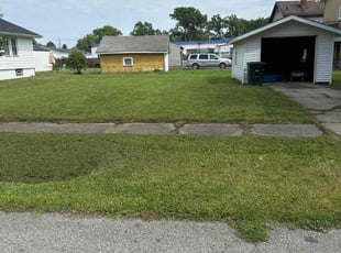 Laquame K.'s lawn care services service result