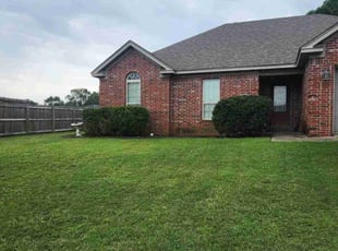 Jocelyn D.'s lawn care services service result