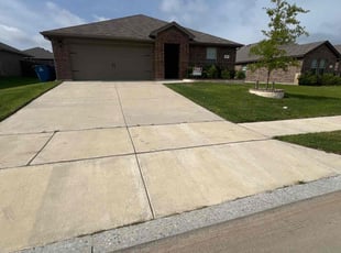 Rhian L.'s lawn maintenance service result