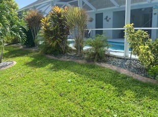 Lloyd H.'s Flower Bed Weeding service result