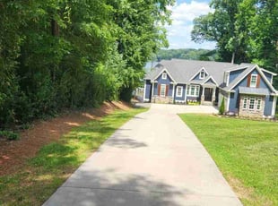 Kat G.'s grass maintenance service result