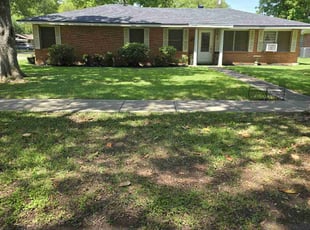 Valerie G.'s lawn maintenance service result