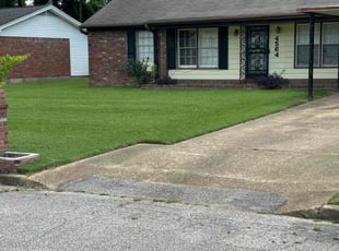 Kelsey J.'s lawn care services service result