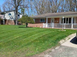 Stephanie R.'s lawn maintenance service result