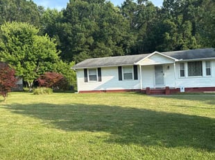 Emily H.'s lawn maintenance service result