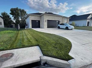 Kelsey S.'s lawn maintenance service result