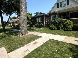 Krystal Q.'s lawn maintenance service result
