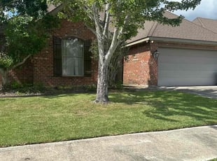 Lorrie L.'s lawn care services service result