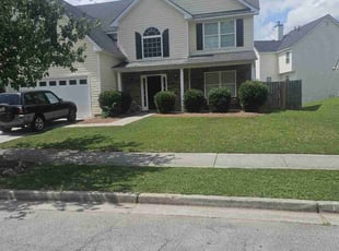 Lisa B.'s lawn care services service result