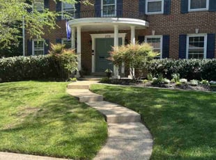 Nidia R.'s grass maintenance service result