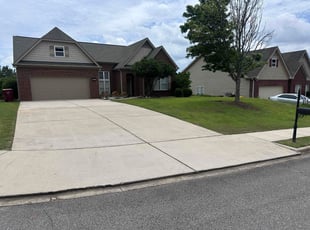 Suzanne T.'s grass maintenance service result