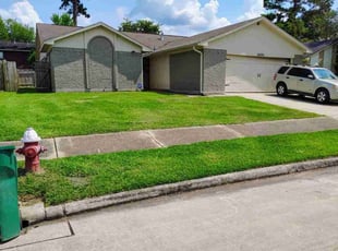Emily S.'s lawn service service result