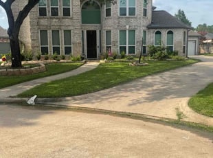 Alisa W.'s lawn care services service result