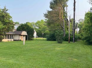 Deanna W.'s lawn maintenance service result