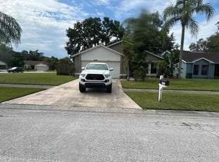 Qiong Z.'s lawn service service result