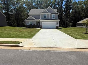 Janine G.'s lawn maintenance service result