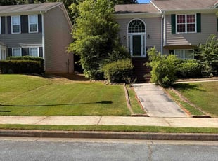 Niki B.'s lawn service service result