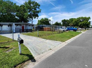 Holly L.'s lawn care services service result