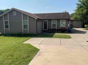 Elliot B.'s lawn maintenance service result