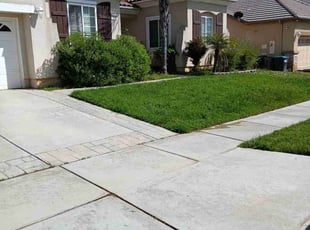 Jen W.'s lawn care services service result