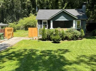 Gloria M.'s grass maintenance service result