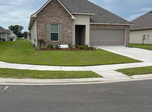 Lara G.'s lawn care services service result
