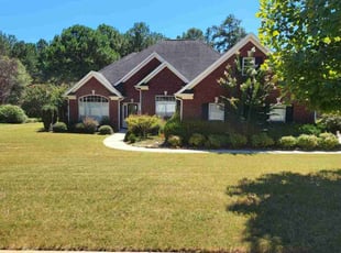 Yolanda E.'s lawn care services service result