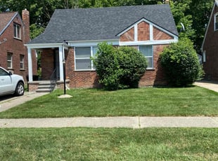 MaryJean M.'s grass cutting service result