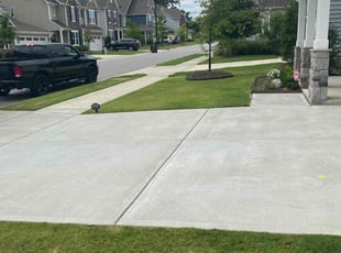 Jessica R.'s lawn care services service result