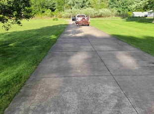 Kim L.'s lawn maintenance service result
