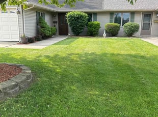 Lacresia S.'s lawn care services service result
