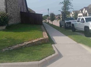 Laura D.'s grass cutting service result