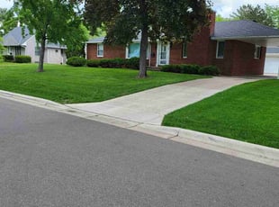 Jessica M.'s lawn care services service result