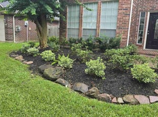 Mukesh P.'s Flower Bed Weeding service result