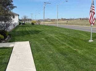 Jillian J.'s lawn care services service result