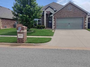 Dixie S.'s lawn maintenance service result