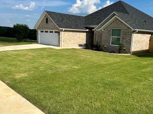 Linda M.'s grass maintenance service result