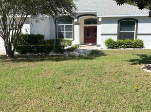 Laura C.'s lawn care services service result