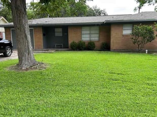 Jessica M.'s lawn maintenance service result