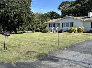 Coriander W.'s lawn care services service result