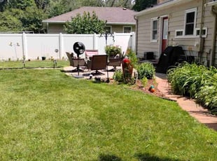 Mindy T.'s grass maintenance service result