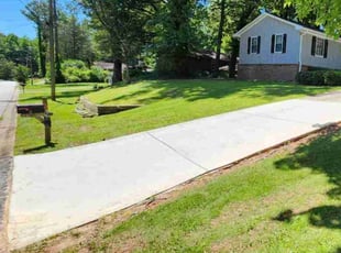 Farid M.'s lawn service service result