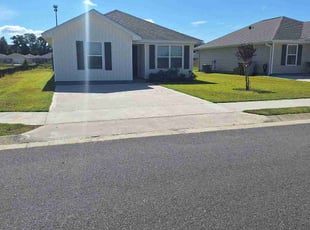 Laura R.'s lawn care service result