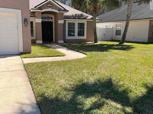 Dee D.'s lawn care services service result